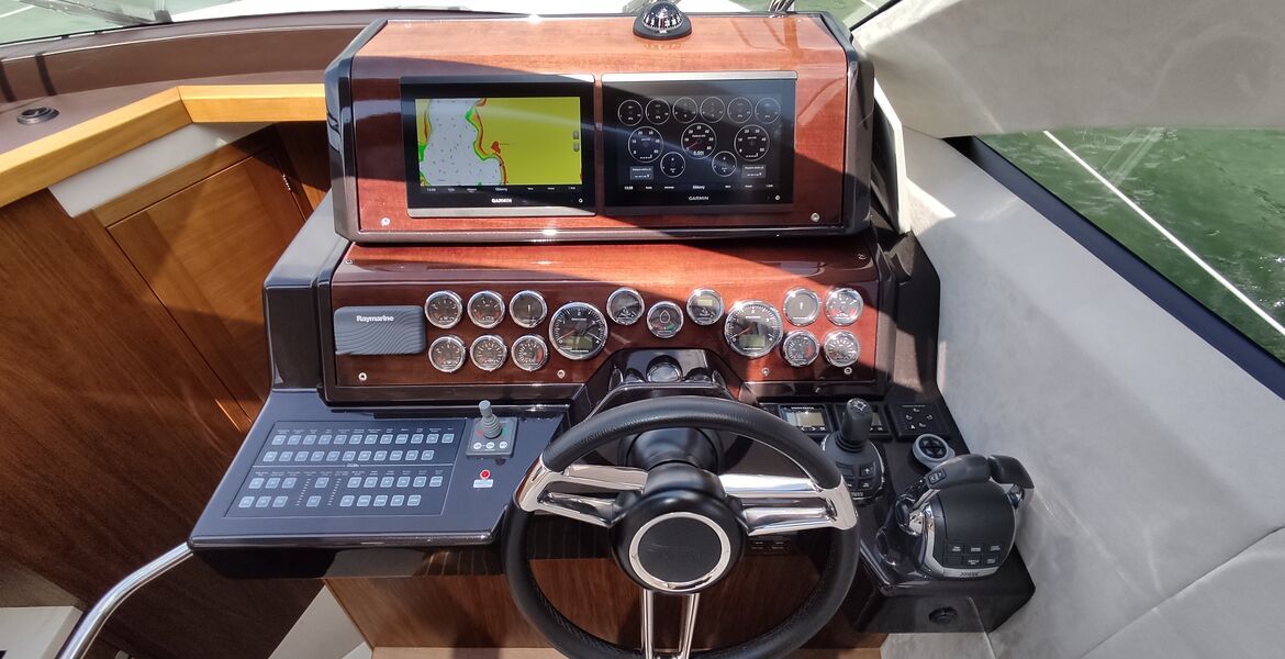 Galeon 390 HT, używany, 2014 Motorboats & Yachting